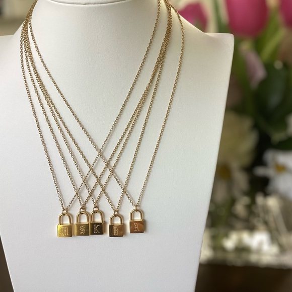 🌸Initial Padlock Necklace Stainless Steel - Picture 4 of 7
